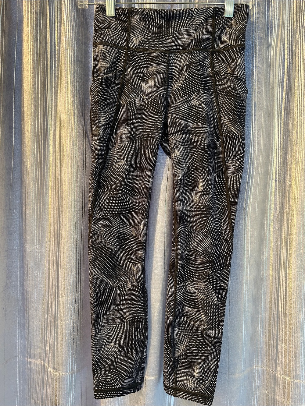 Lululemon Time To Sweat Crop 23"
Velocity Mesh Island Mist Black
SIZE 4